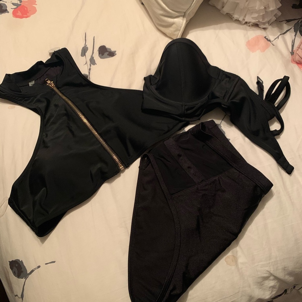 BLACK SWIMSUIT SET